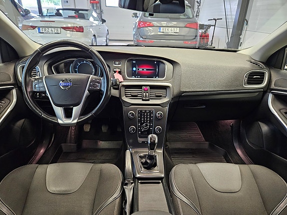 Volvo V40 11 of 30