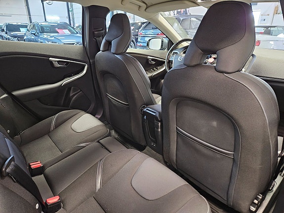 Volvo V40 17 of 30