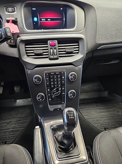 Volvo V40 24 of 30