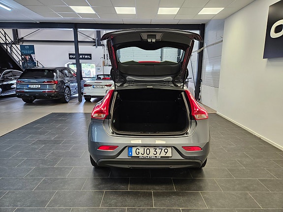 Volvo V40 6 of 30