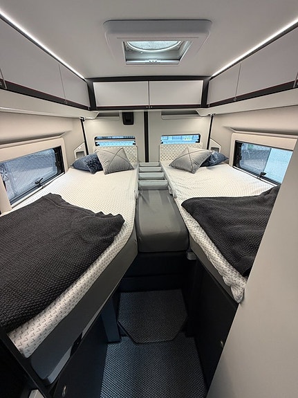 Adria Twin 640 SLB (160HK AUTOMAT) Långbädd & popuptak! Luftfjädring! Extraljus! Kompressorkyl! 12V takfläkt! 12 of 22