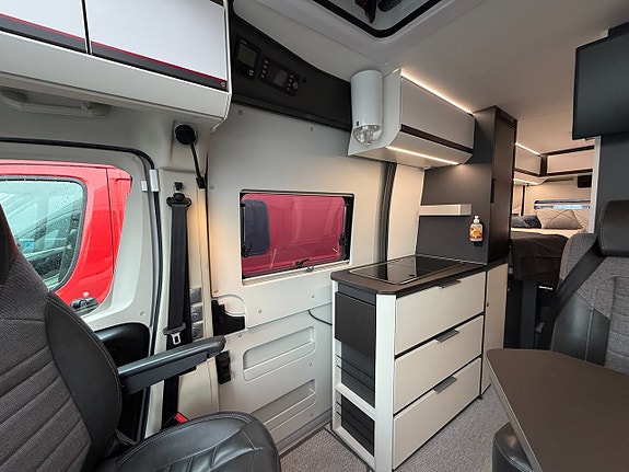 Adria Twin 640 SLB (160HK AUTOMAT) Långbädd & popuptak! Luftfjädring! Extraljus! Kompressorkyl! 12V takfläkt! 5 of 22