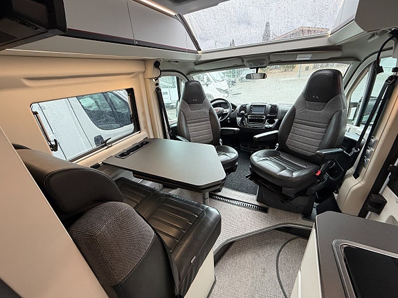 Adria Twin 640 SLB (160HK AUTOMAT) Långbädd & popuptak! Luftfjädring! Extraljus! Kompressorkyl! 12V takfläkt! 16 of 22