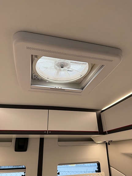 Adria Twin 640 SLB (160HK AUTOMAT) Långbädd & popuptak! Luftfjädring! Extraljus! Kompressorkyl! 12V takfläkt! 13 of 22