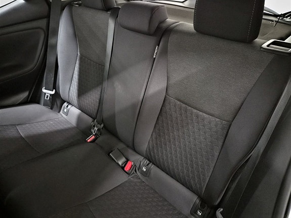Toyota Yaris 19 of 25