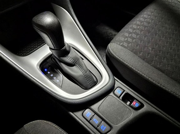Toyota Yaris 17 of 25