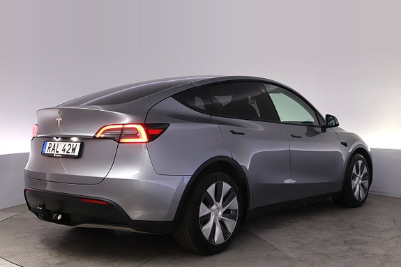 Tesla Model Y 5 of 27