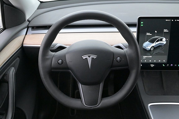 Tesla Model Y 7 of 27