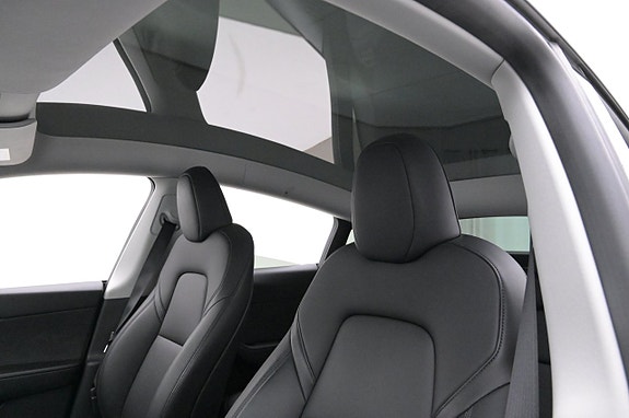 Tesla Model Y 25 of 27