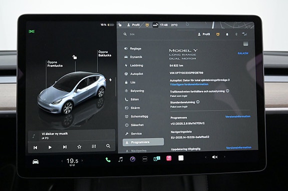 Tesla Model Y 14 of 27