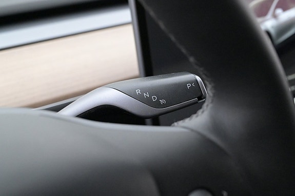 Tesla Model Y 8 of 27