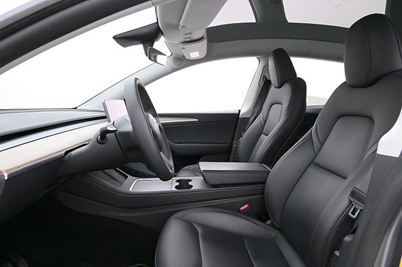 Tesla Model Y 9 of 27