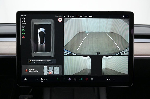 Tesla Model Y 18 of 27