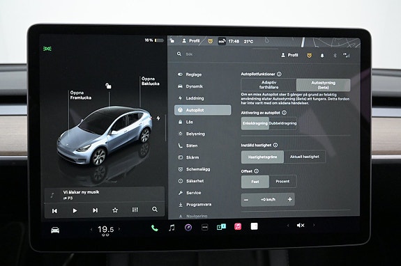 Tesla Model Y 15 of 27