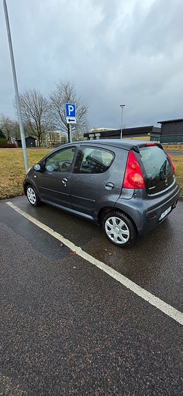 Peugeot 107 2 of 5