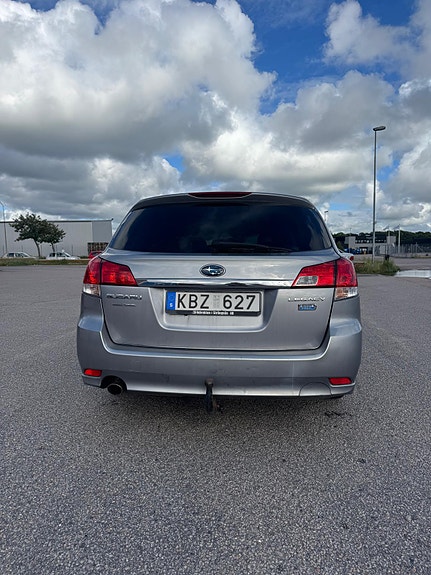 Subaru Legacy 5 of 5
