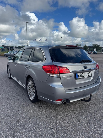 Subaru Legacy 4 of 5