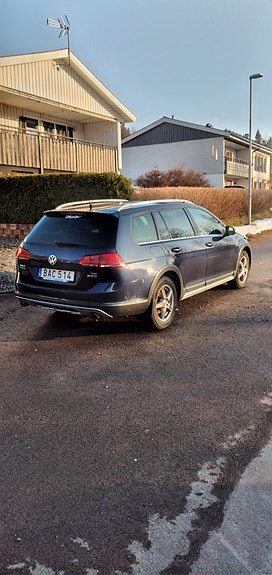 Volkswagen Golf Alltrack 3 of 5