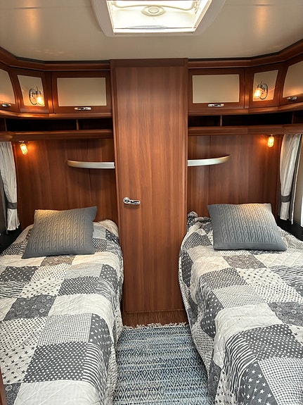 Hobby 560 WLU PRESTIGE Longbed 2011 2 of 24