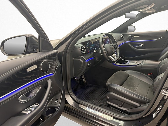 Mercedes-Benz E300 8 of 30