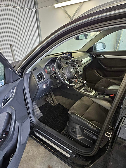 Audi Q3 2 of 4