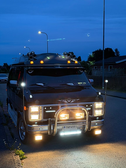 Chevrolet G20 2 of 5
