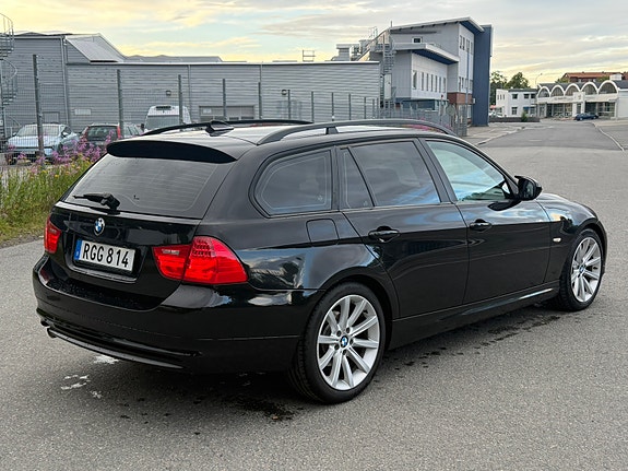 BMW 318d 3 of 5