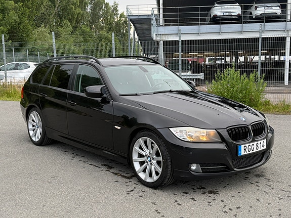 BMW 318d 2 of 5