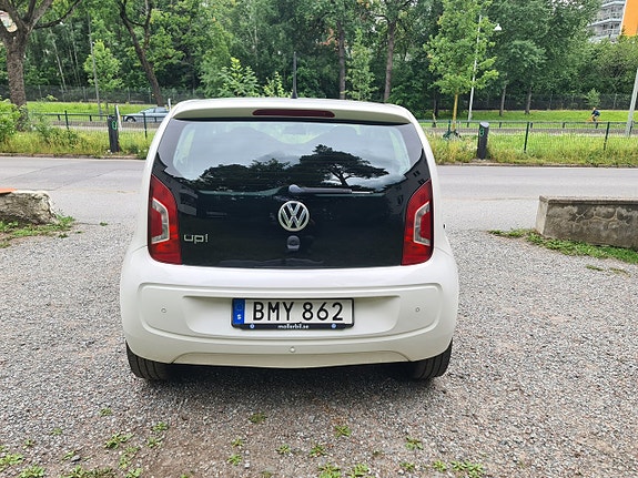 Volkswagen UP! 4 of 5