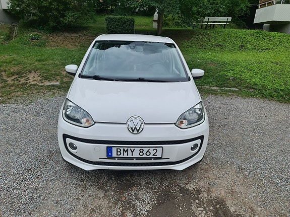Volkswagen UP! 2 of 5