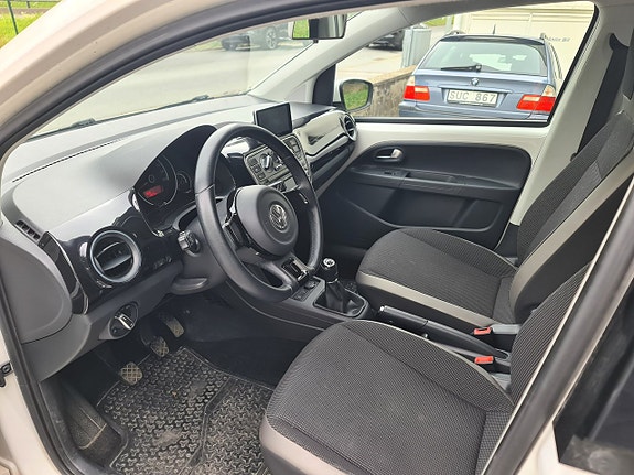Volkswagen UP! 5 of 5