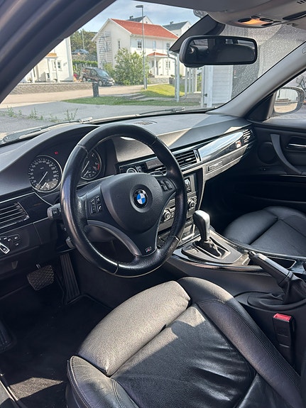 BMW 335d 4 of 5