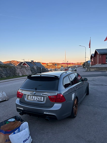 BMW 335d 2 of 5