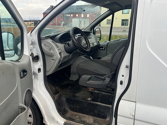 Opel Vivaro 9 of 10
