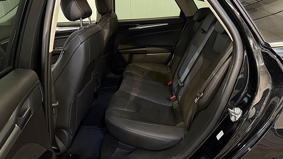 Ford Mondeo 13 of 19