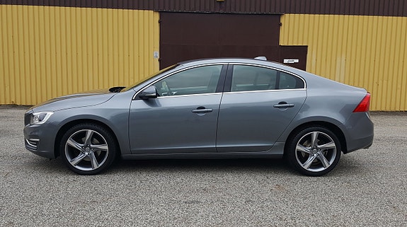 Volvo S60 3 of 5