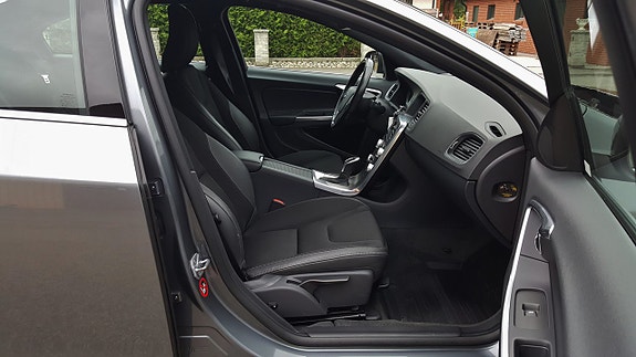 Volvo S60 4 of 5