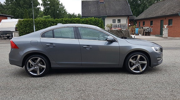 Volvo S60 8 of 27
