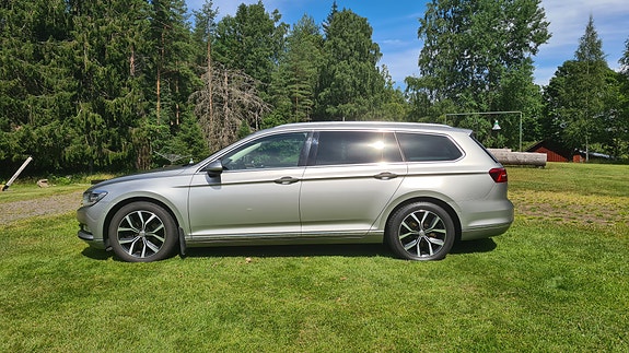 Volkswagen Passat 2 of 5