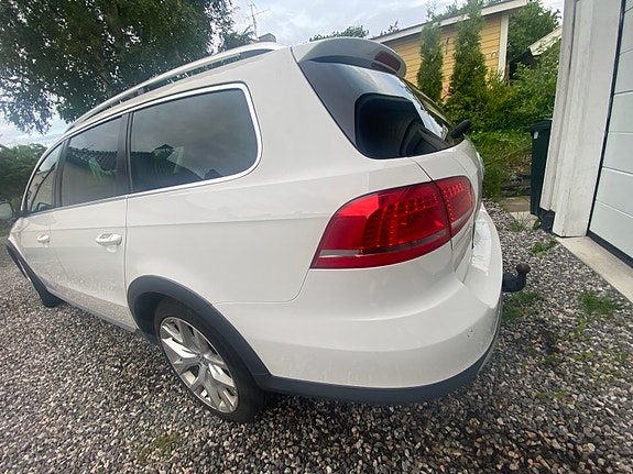 Volkswagen Passat Alltrack 4 of 11