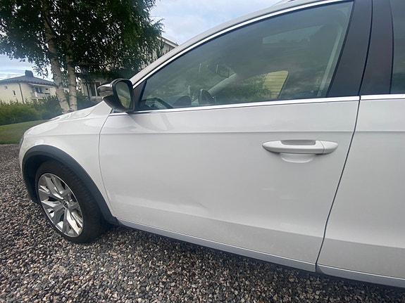 Volkswagen Passat Alltrack 3 of 11