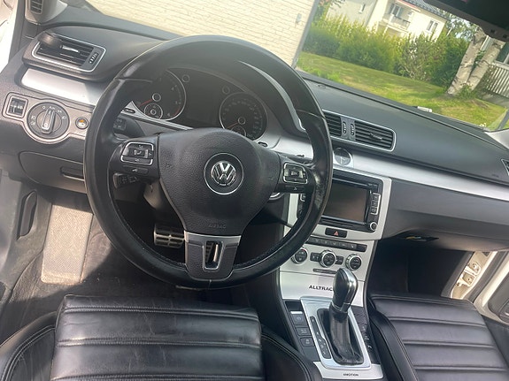 Volkswagen Passat Alltrack 7 of 11