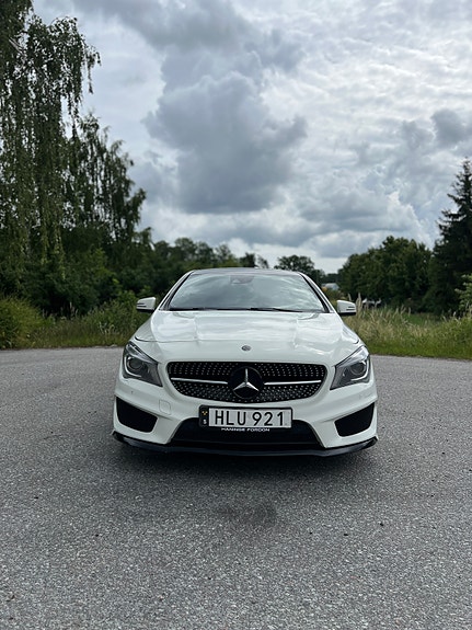 Mercedes-Benz CLA220 d 2 of 17