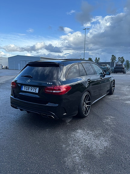 Mercedes-Benz C63 5 of 5