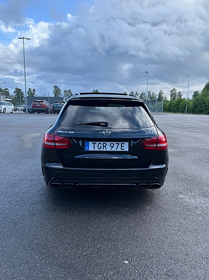Mercedes-Benz C63 4 of 5