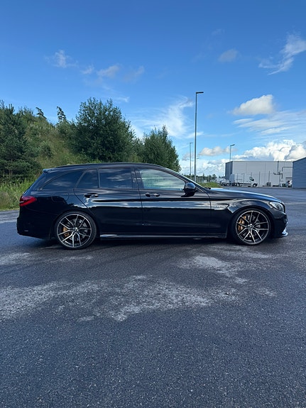 Mercedes-Benz C63 6 of 10