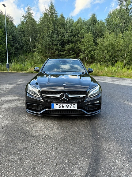 Mercedes-Benz C63 8 of 10