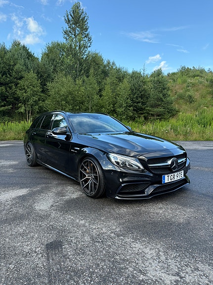 Mercedes-Benz C63 7 of 10