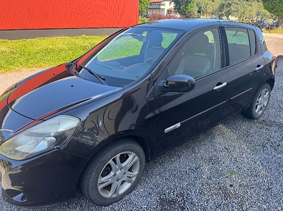 Renault Clio 2 of 5