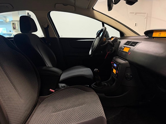 Citroen C4 14 of 16